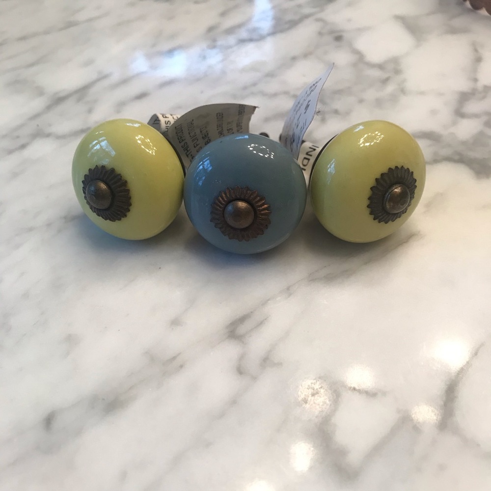 Set of 3 ceramic knobs
